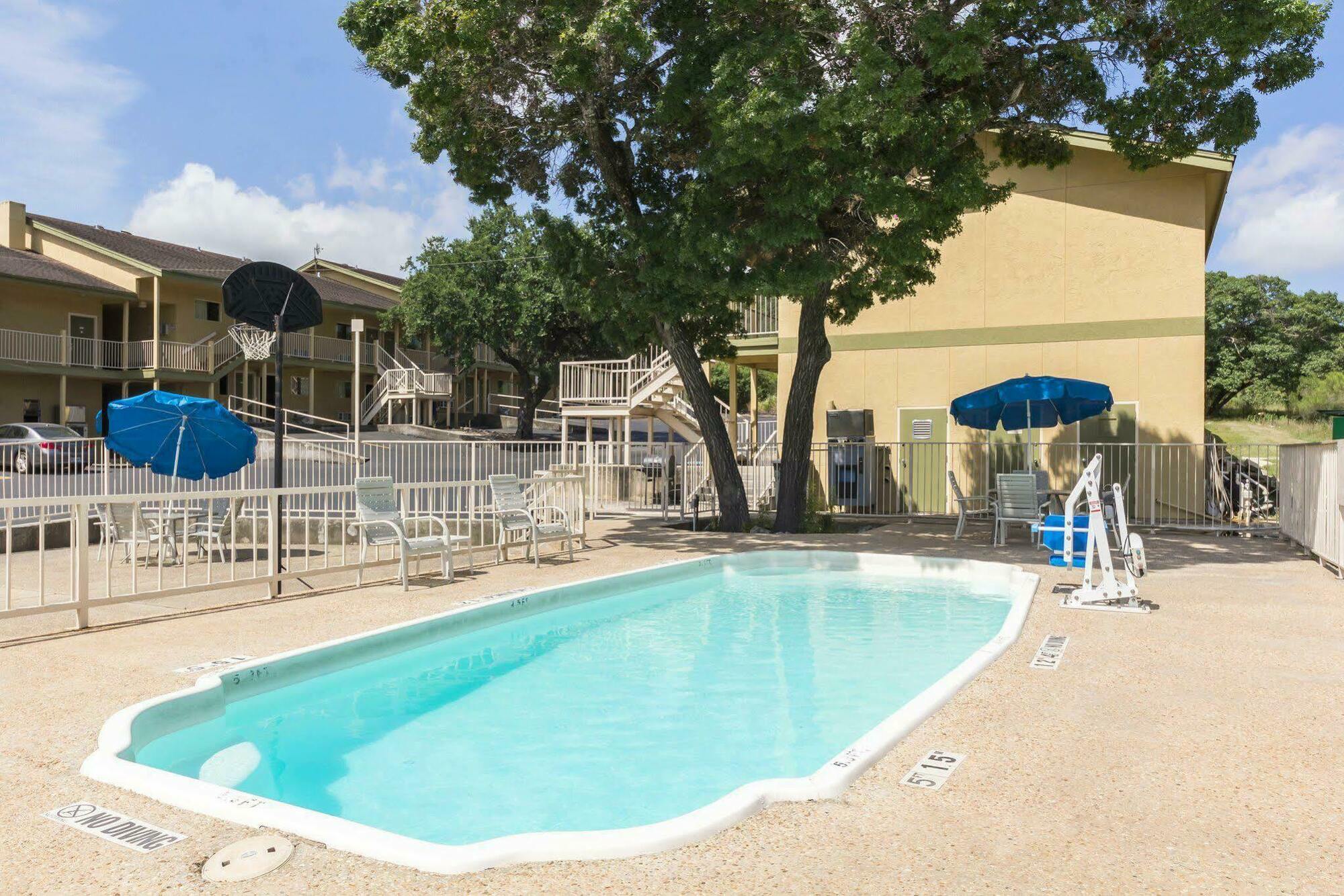 Hillview Inn At Six Flags Fiesta San Antonio Dış mekan fotoğraf